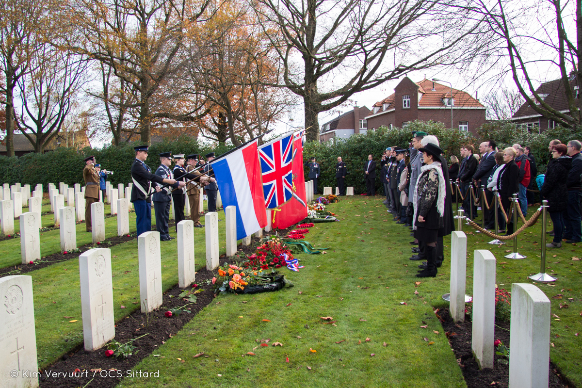 Kransen op kerkhof